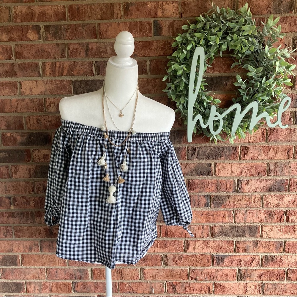 ✨5/$15 { CAUTION TO THE WIND } Black & White Checkered Off the Shoulder Top